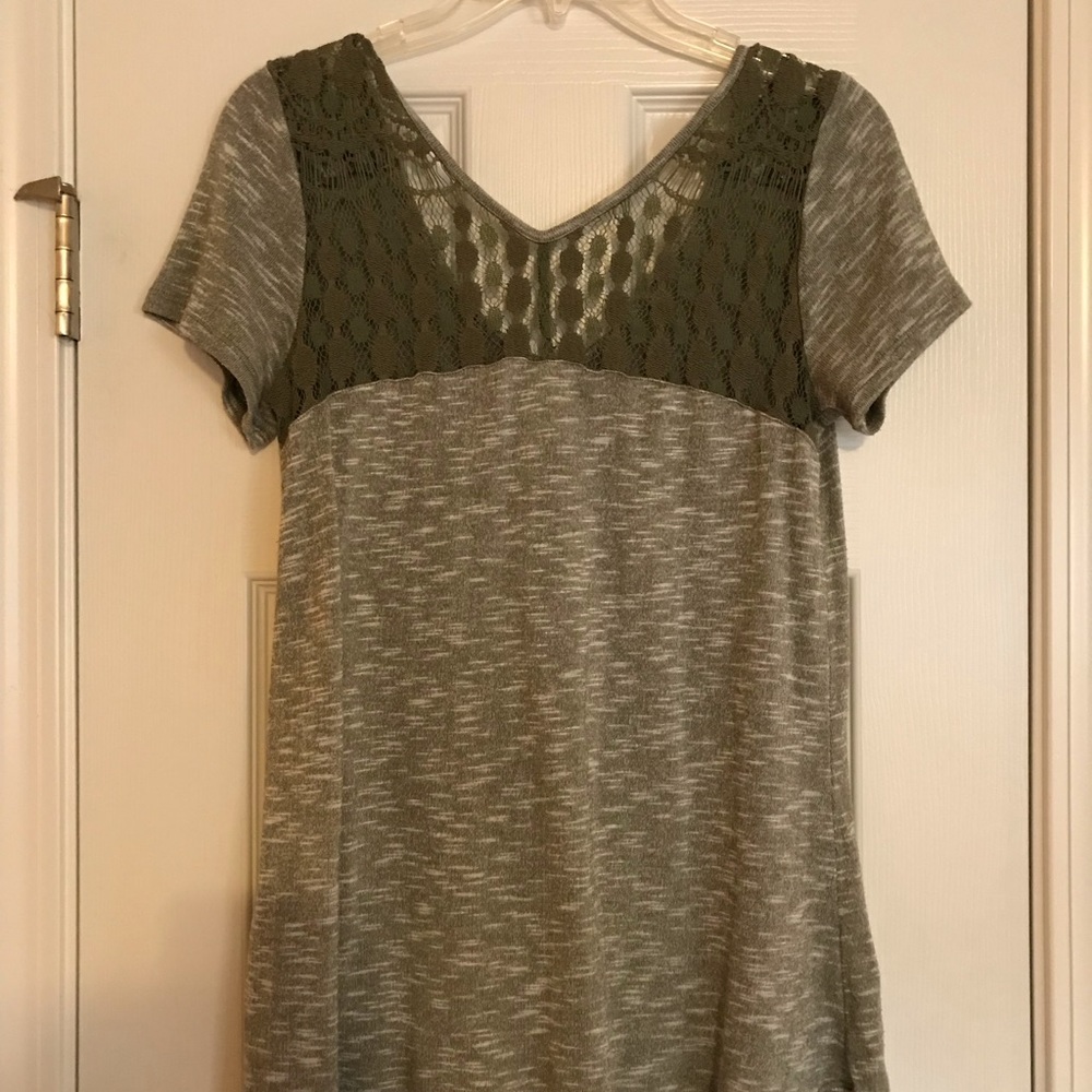 Green lace panel top - Picture 2 of 3